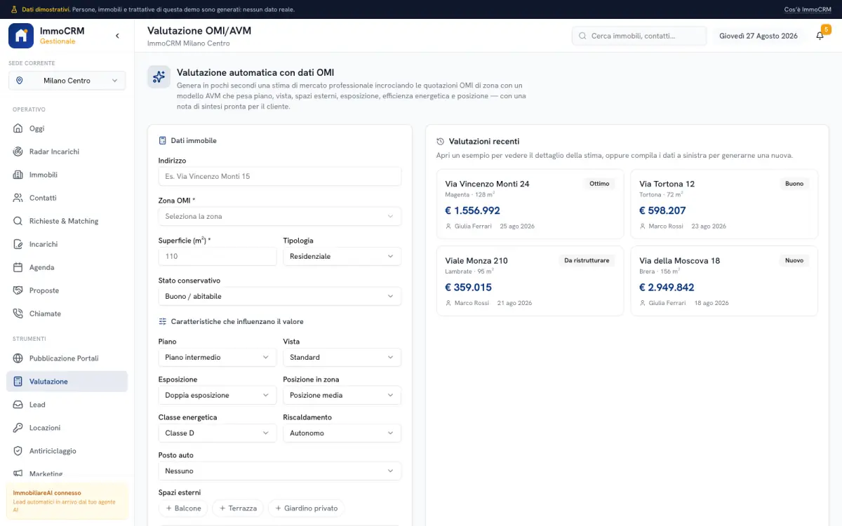 La schermata Valutazione OMI/AVM di ImmoCRM: il modulo con zona OMI, superficie, tipologia, stato conservativo, piano, vista, esposizione, classe energetica e spazi esterni, accanto all’elenco delle valutazioni già generate con la data e l’agente che le ha fatte.